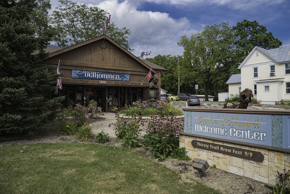 Velkommen welcome center in Mount Horeb
