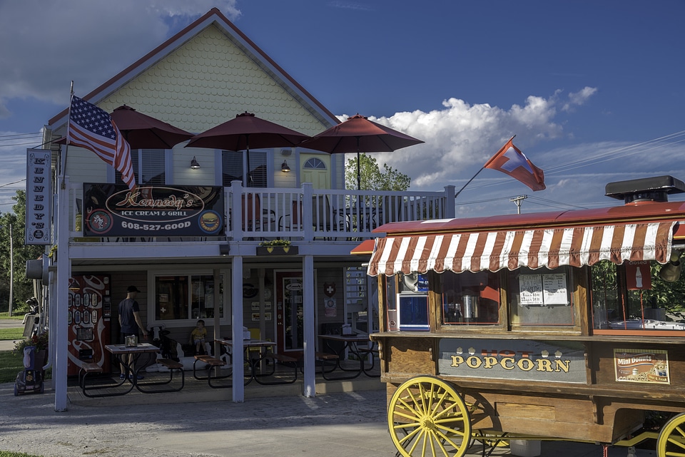 Streetcart and Ice Cream Shop in New Glarus