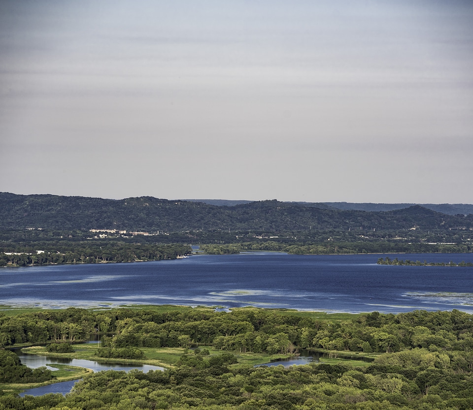 Hills, water, and pockets of water along the Mississippi River