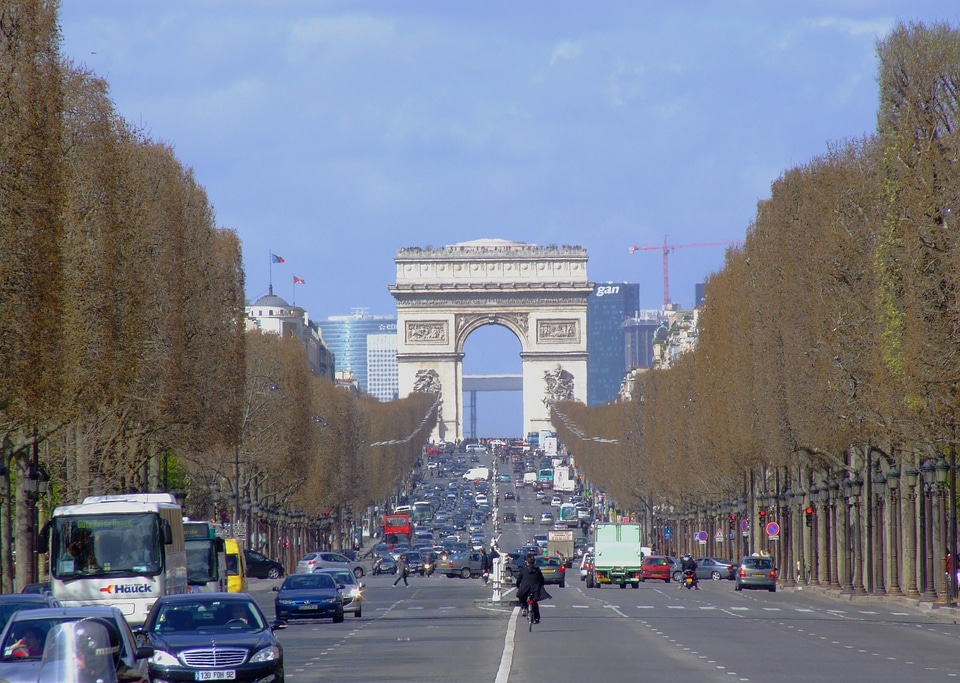 Monument champs-elysées street