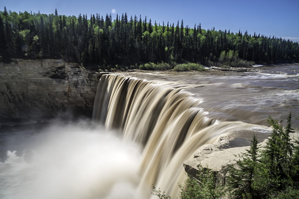 Full View of the Beauty of Alexandria Falls