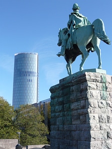 Deutz triangle equestrian statue photo