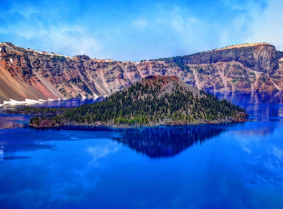 Scenic Landsape and Clear Waters of Crater Lake National Park, Oregon