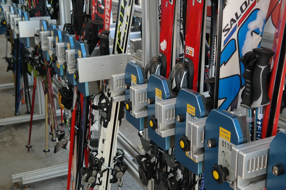 Ski shut off anti-theft device
