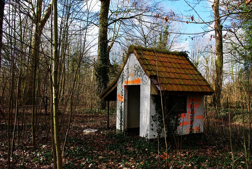 Small abandoned house in Dadipark, Dadizele, Belgium