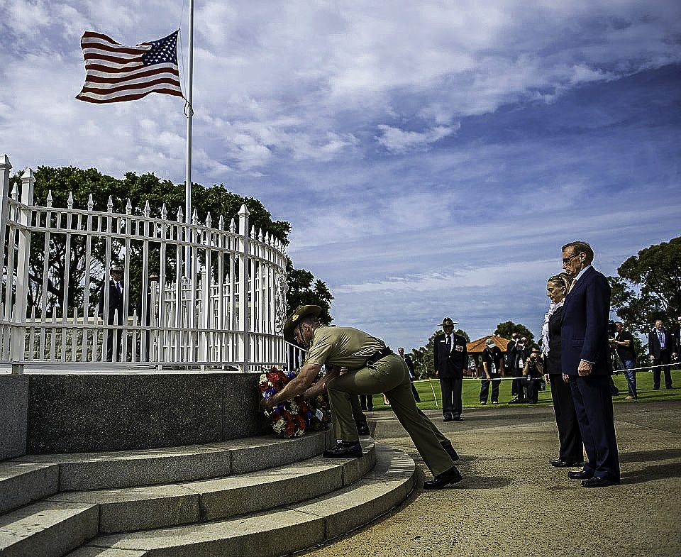 Hillary Clinton and Minister Carr at state war memorial in Perth, Australia