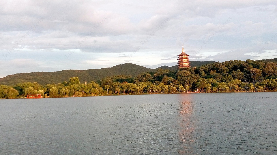 Lake and Temple in Hangzhou