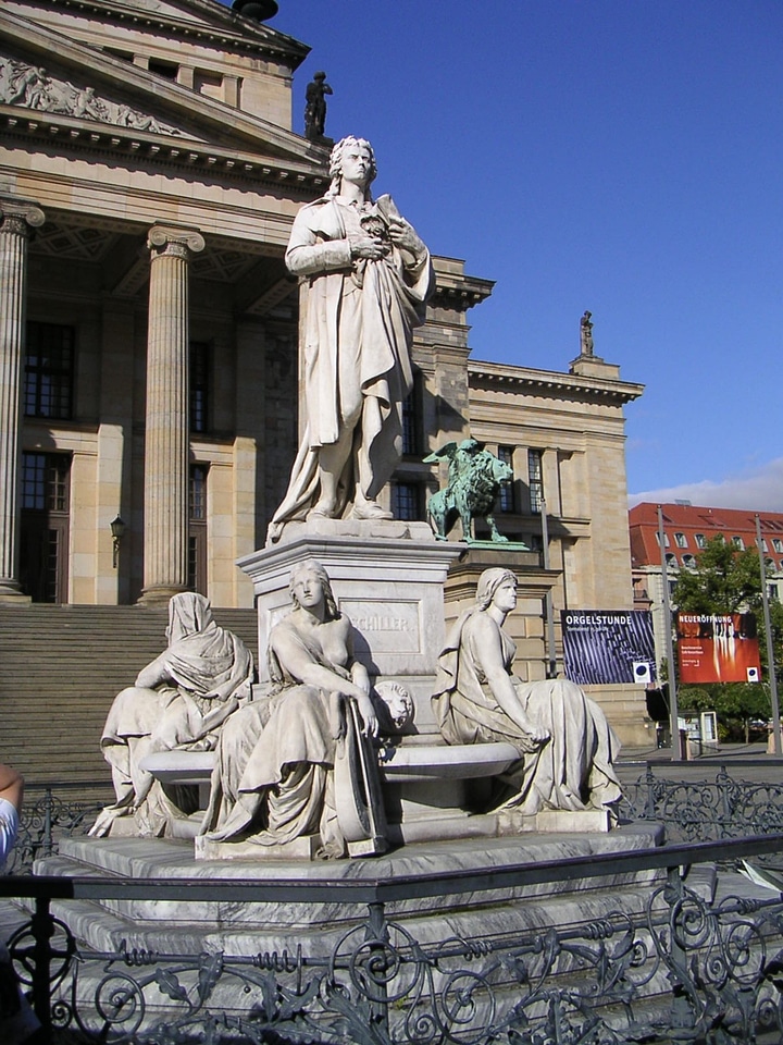 Monument to schiller gendarmenmarkt berlin