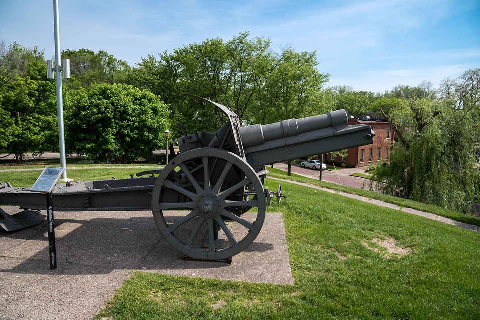 Cannon gun across the river