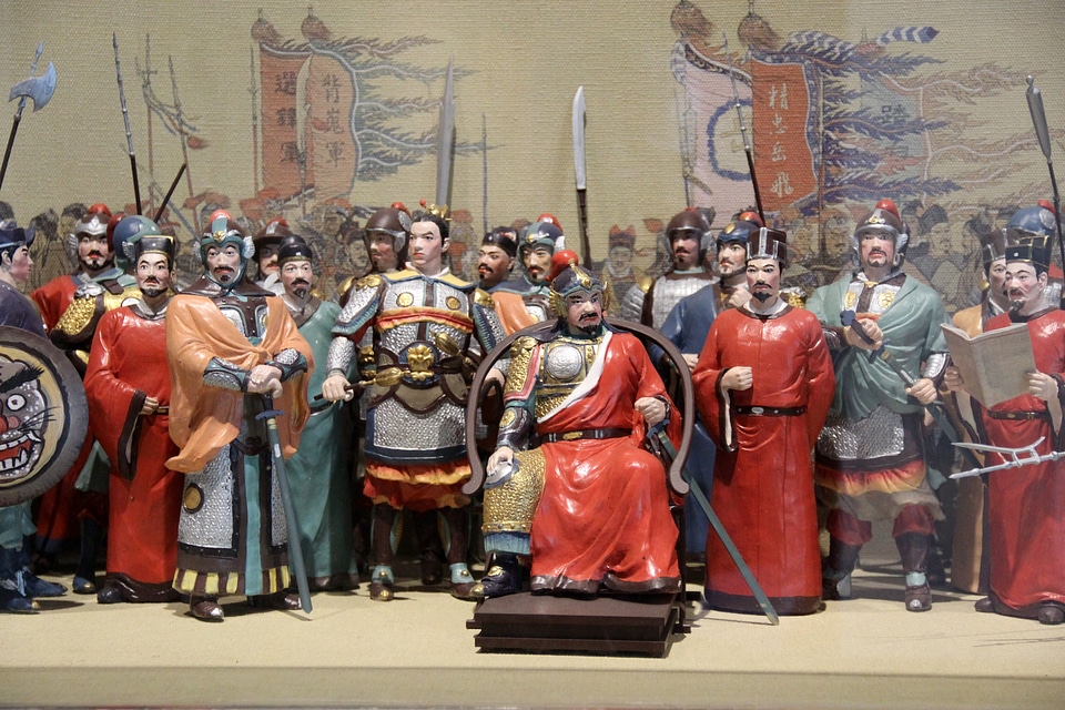 Yue Fei Mausoleum with soldiers at the back
