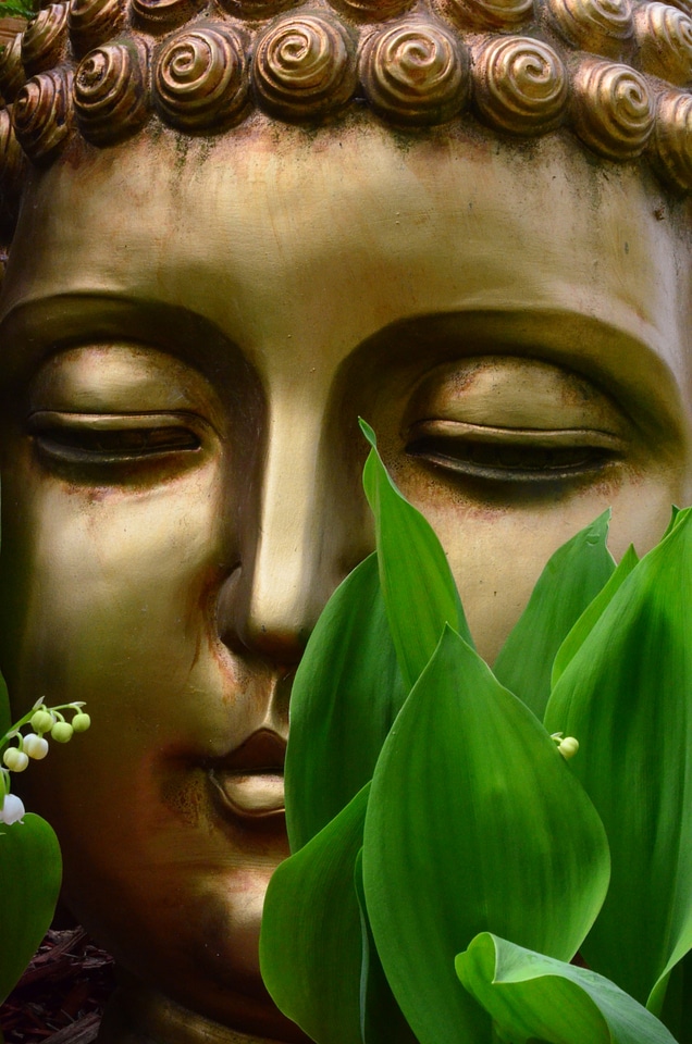 Buddah gold statue
