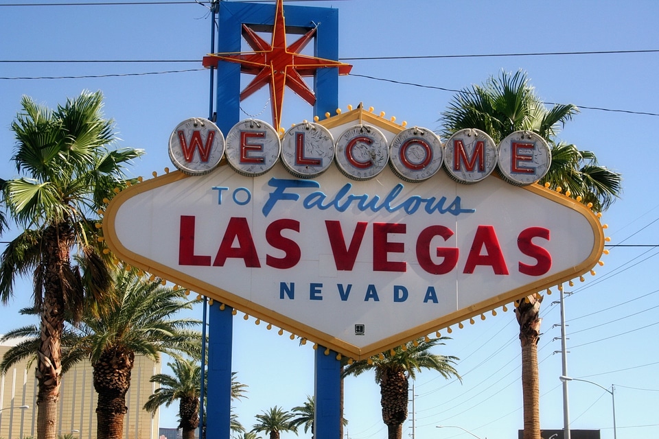 Landmarks sign fabulous