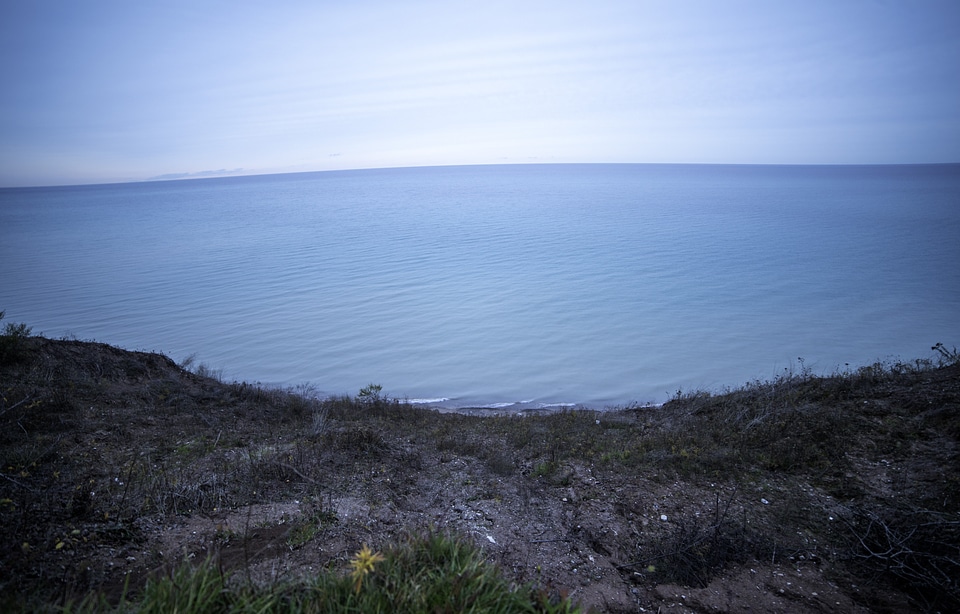 Curved Horizon line in the morning of Lake Michigan
