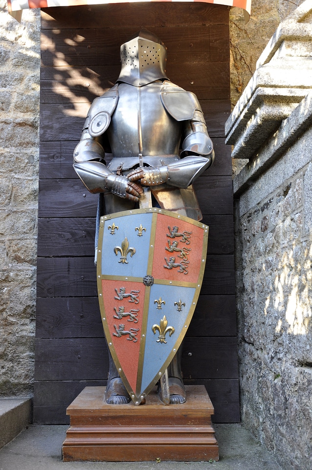 Knight Statue with shield