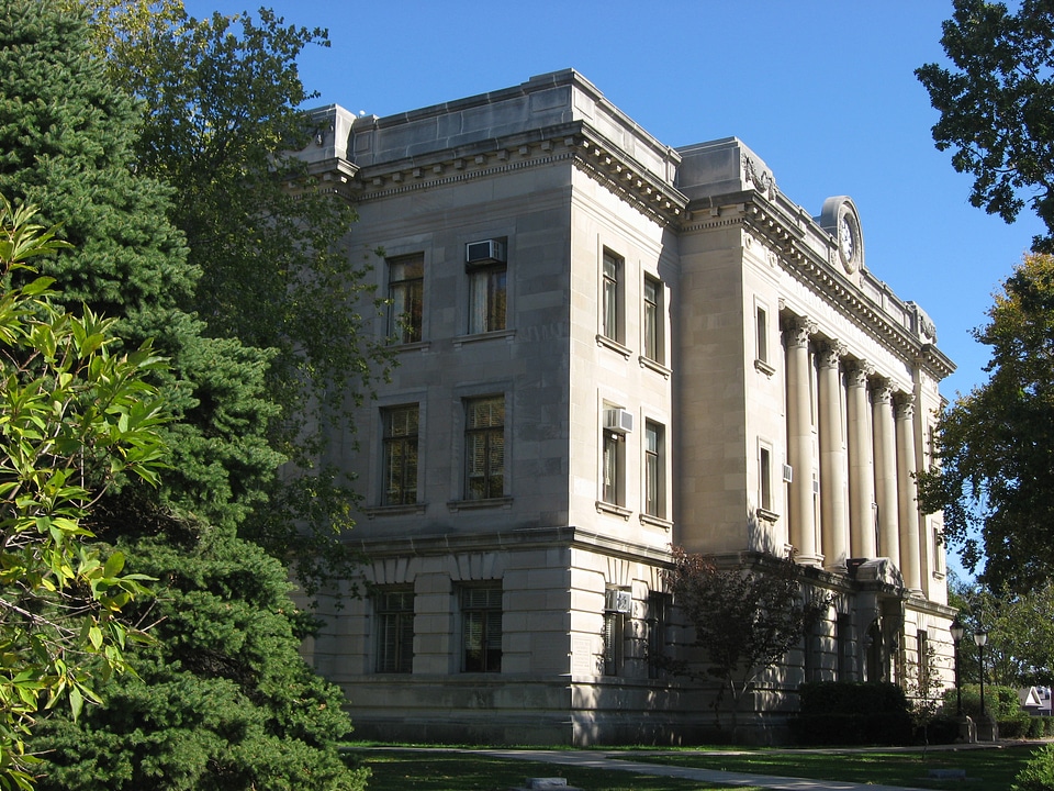 Sullivan County Courthouse in Indiana