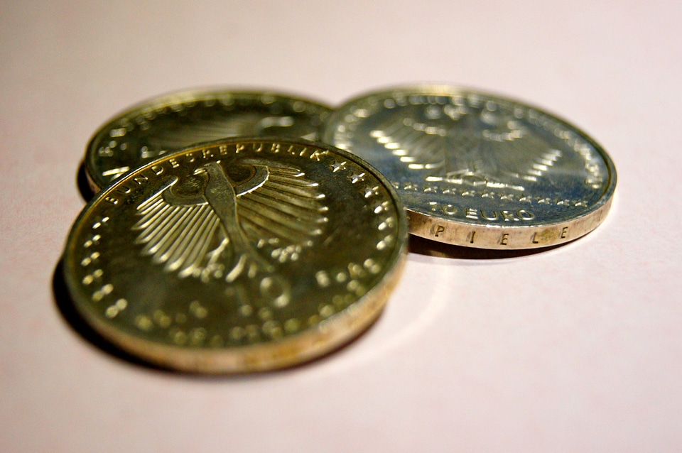 Pay cash and cash equivalents currency