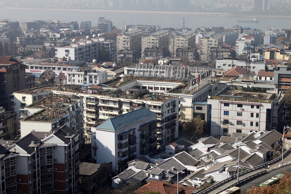 Viewing Wuhan from the rooftops