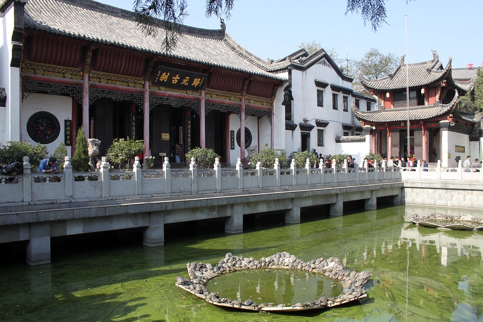 Guiyuan Temple with Pond