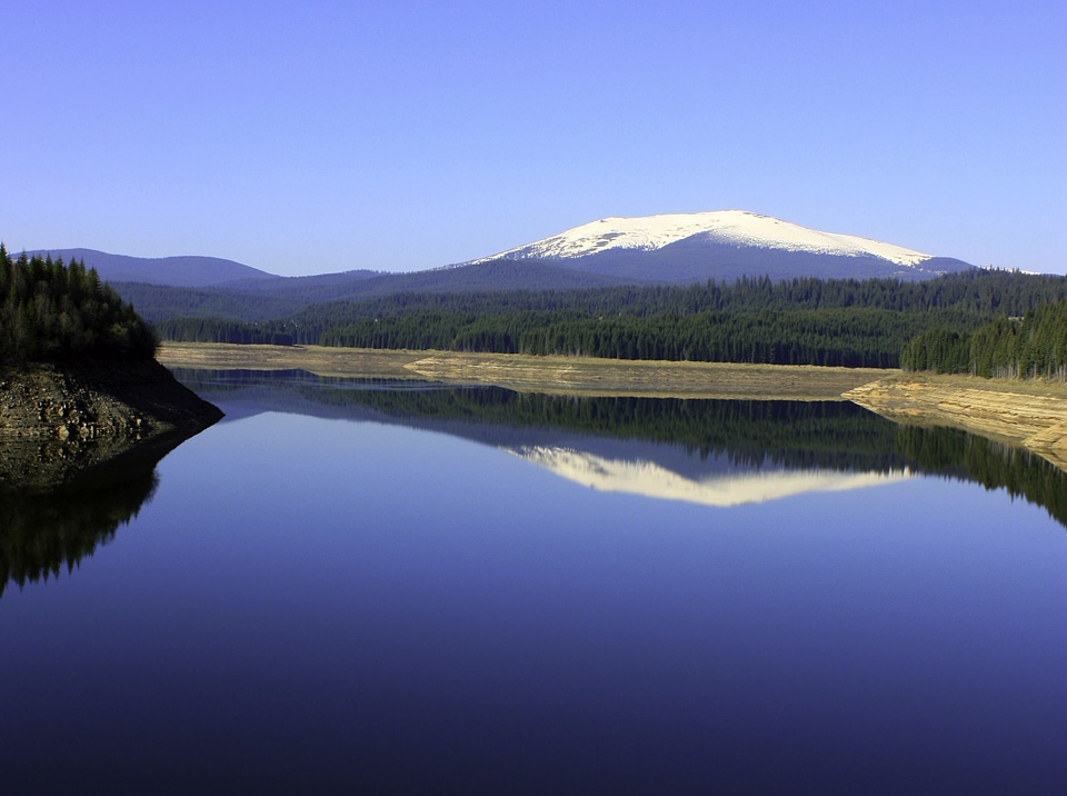 Lake Oaşa, Şureanu Mountains in Romania
