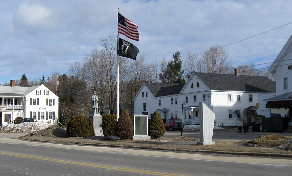 Monument Square in the center of Alton in New Hampshire