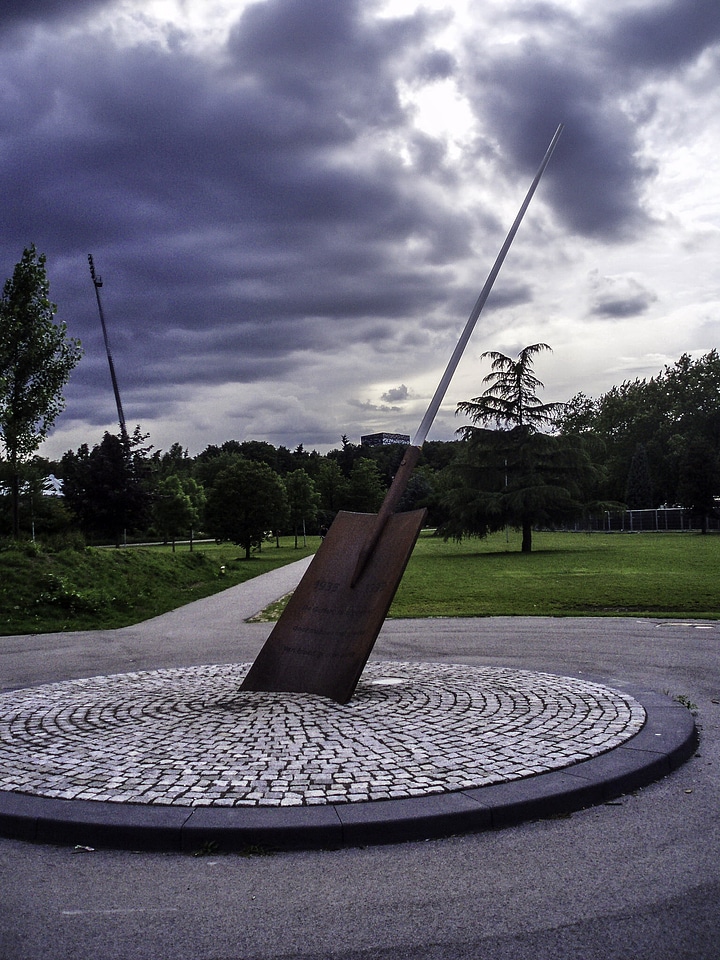 Sculpture De spade in The Hague, Netherlands