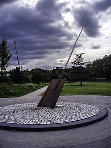 Sculpture De spade in The Hague, Netherlands photo