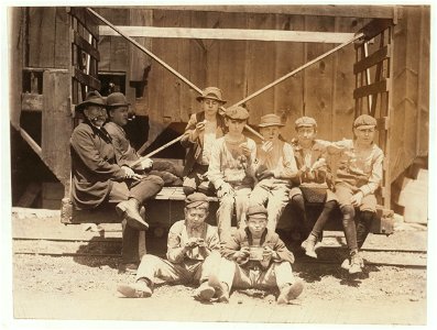 Noon hour. Illinois Glass Co., (Shop -7.) These boys all work in above glass company. Tuesday noon. LOC nclc.01288