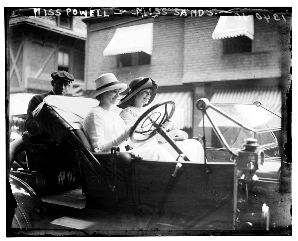 Miss Powell - Miss Sands LCCN2014687146