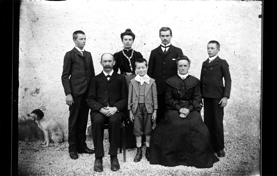 ArCJ - Famille - 137 J 1773 b