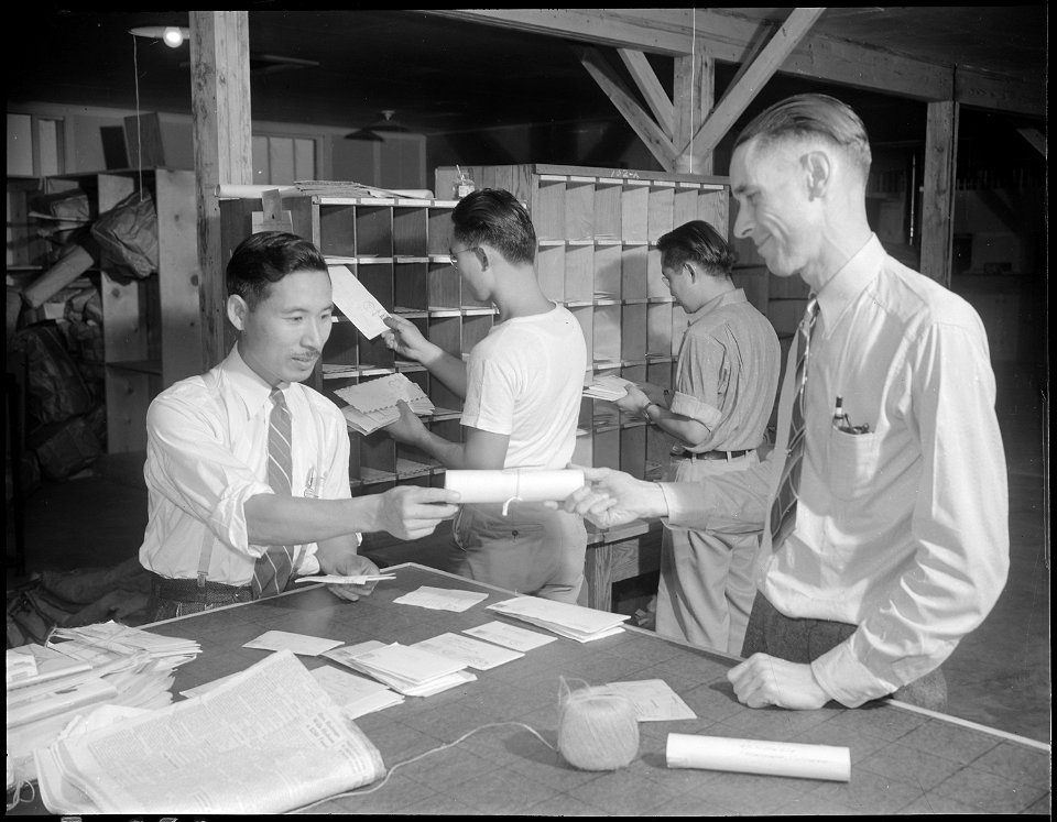 Jerome Relocation Center, Denson, Arkansas. Setting up the outgoing mail. Postmaster Fred R. Paris . . . - NARA - 538866