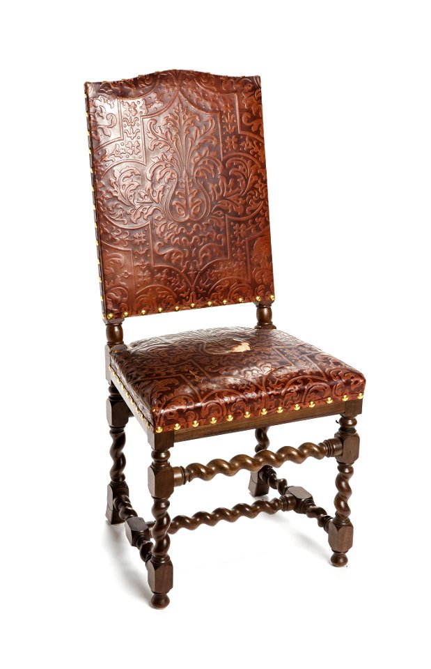Stol klädd med skinn - Hallwylska museet - 108499