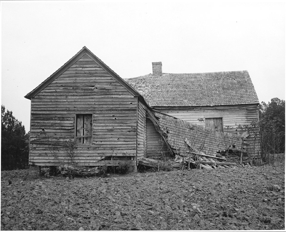 Harmony Community, Putnam County, Georgia.... Abandonment has been going on for a long time in Putna . . . - NARA - 521286
