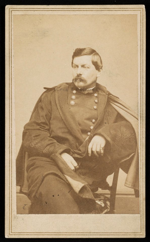 Major General George B. McClellan in uniform) - Cartes de visite by Silsbee, Case & Co., photographic artists ; Case & Getchell from Dec. 3, 1862 LCCN2016649613