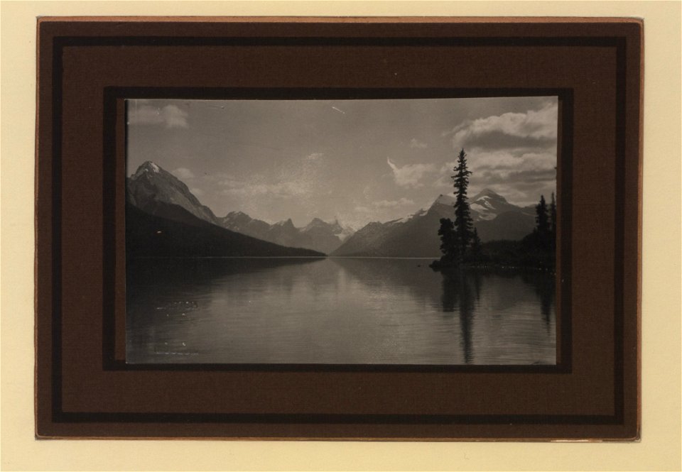 Maligne Lake No 4 (HS85-10-24775) original