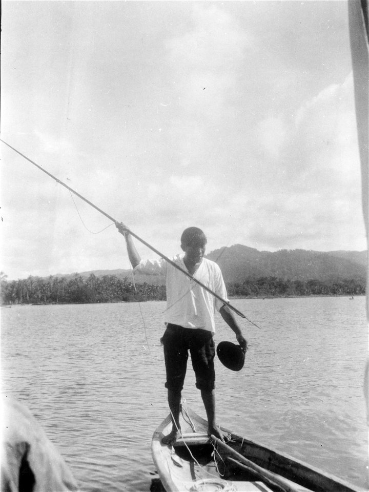 William, en brorson till hövdingen Nele de Kantule, med harpun. San Blas. Panama - SMVK - 004520