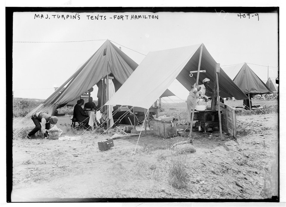 Maj. Turpin's tents, Fort Hamilton LCCN2014681937