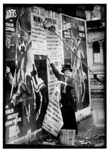 Miss Louise Hall with brush and Susan Fitzgerald assisting bill posting in Cincinnati LCCN2014690561