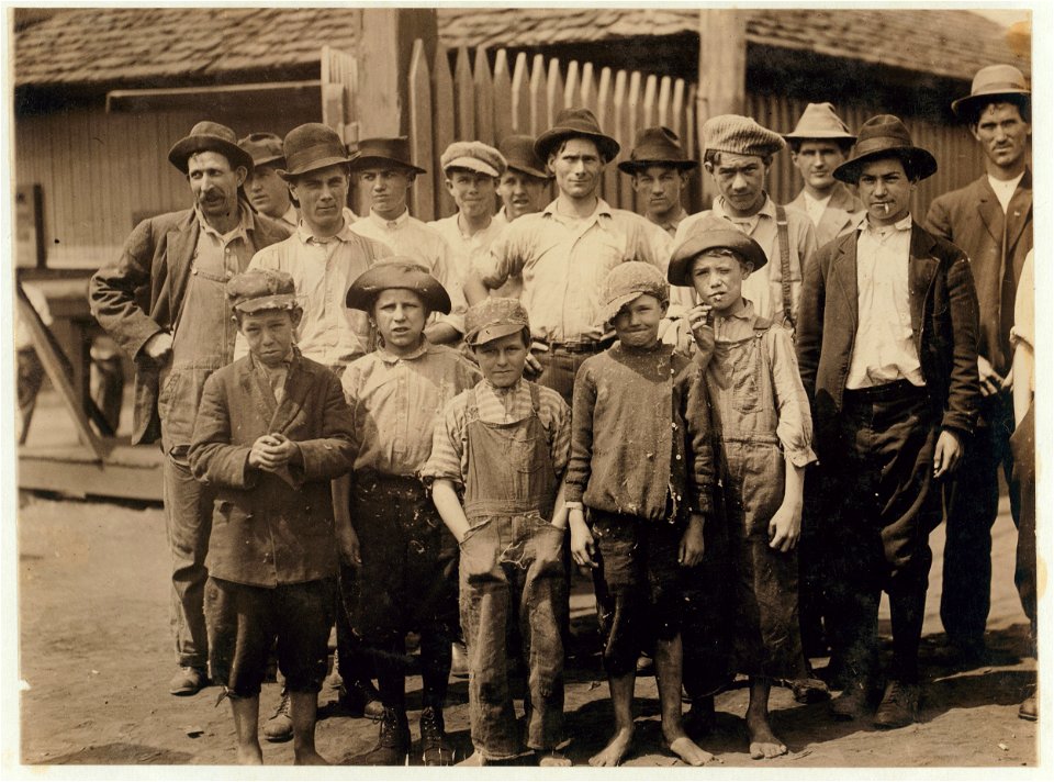 Noon hour at Mass. Mill, Lindale, Ga. During the days following this, I proved the ages of nearly a dozen of these children, by gaining access to Family Records, Life Insurance papers, and LOC nclc.02759