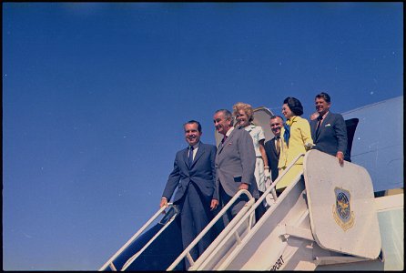 Nixon in California for the dedication of a grove of redwoods in Mrs. Lyndon Johnson's honor. - NARA - 194297