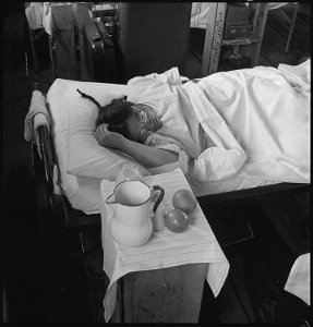 Manzanar Relocation Center, Manzanar, California. Women's ward in the temporary barracks hospital a . . . - NARA - 538146