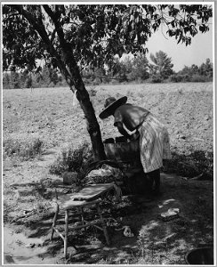 Harmony Community, Putnam County, Georgia.... Outdoor washing is done on most places, white and (Afr . . . - NARA - 521264