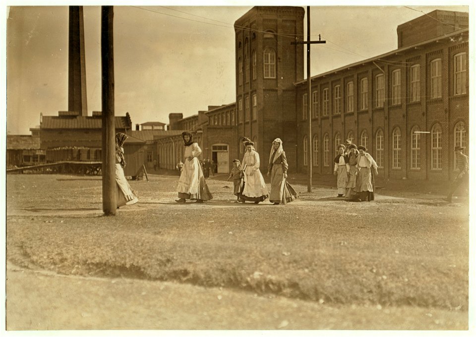 Noon hour, Manchester Cotton Mill, Macon, Ga. See photos 517 to 520. LOC cph.3b13188