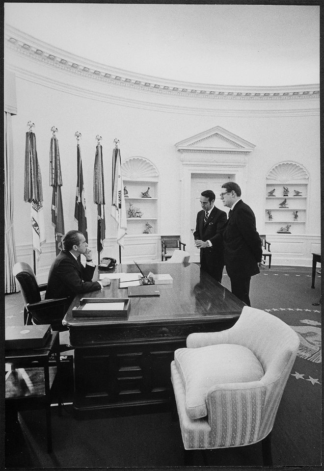 Nixon meeting with Senator BobDole - NARA - 194710