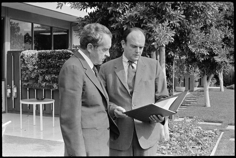 Nixon with John Ehrlichman - NARA - 194488