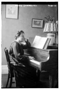 Marie Sundelius (at piano) LCCN2014703355 photo