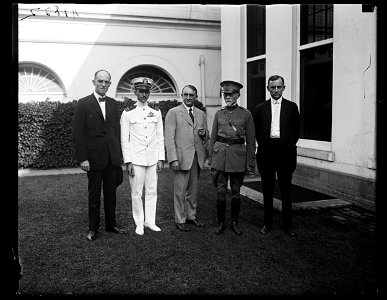 Left to right (...) Dr. Chas. Mayo, Dr. Sawyer, personal physician Presidential (...) Rochester (...) T. Harding (White House, Washington, D.C.) LCCN2016891681