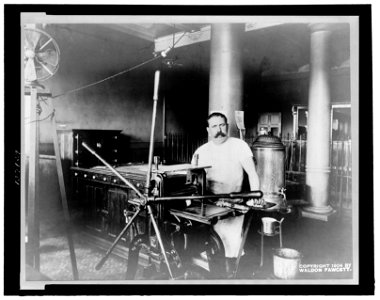 Man operating machinery at the Bureau of Engraving and Printing LCCN2006692627