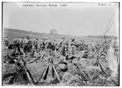 Marines resting behind lines LCCN2014705866