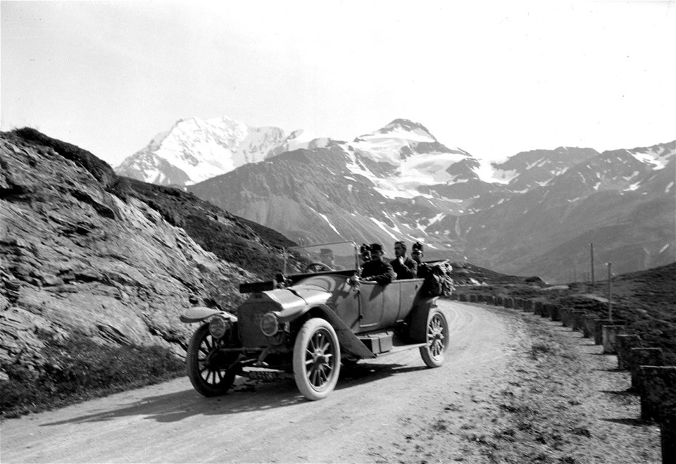 Mit dem Auto auf der Simplonstrasse - CH-BAR - 3238906