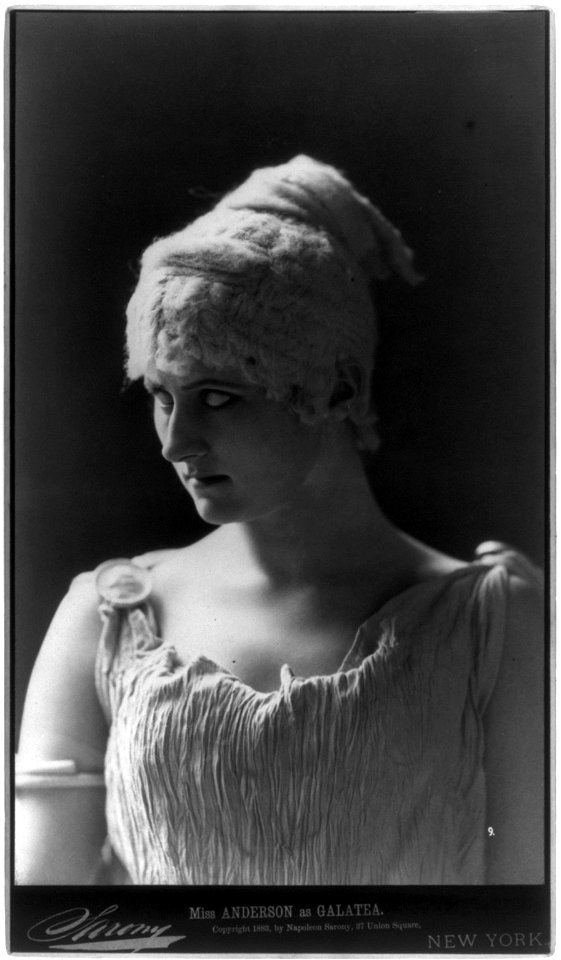 Mme. Mary (Anderson) de Navarro, 1859-1940, head-and-shoulders portrait, facing left, as Galatea LCCN2005685958